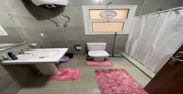 شاليه للايجار بقرية أمواج - الساحل الشمالي / A chalet is available for rent in Amwaj Village - North Coast