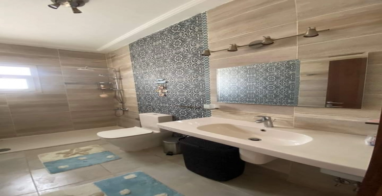 شاليه للايجار في لافيستا راس الحكمة - / A chalet for rent in La Vista ras Al Hikma -