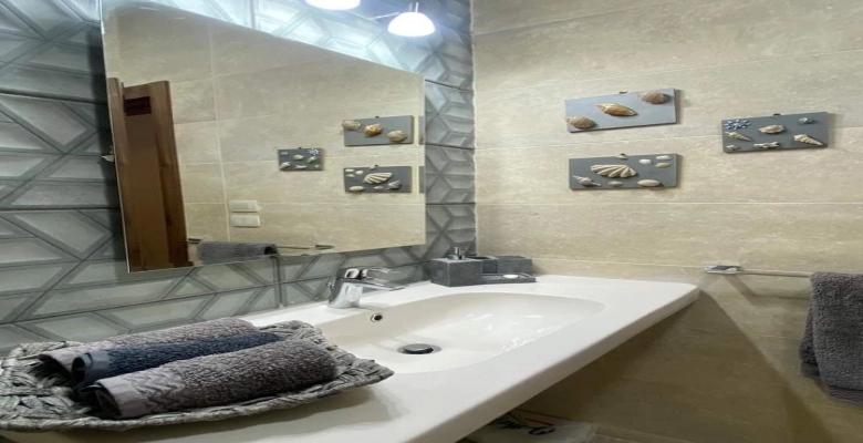 شاليه للايجار في لافيستا راس الحكمة - / A chalet for rent in La Vista ras Al Hikma -