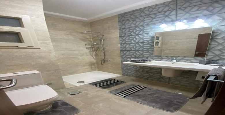 شاليه للايجار في لافيستا راس الحكمة - / A chalet for rent in La Vista ras Al Hikma -