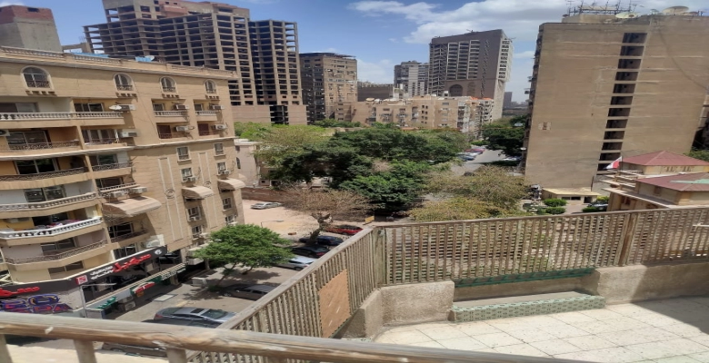 شقة دوبلكس للبيع بشارع المساحة - الدقي / A duplex apartment is for sale in Al-Mesaha Street - Dokki