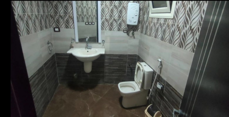 شقة للبيع  شارع أمين الرافعي - الدقي /algomhoria