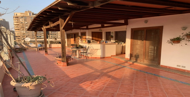 بنتهاوس للبيع فى ارقى مكان فى المهندسين اول تفريعات شارع شهاب algomhoria