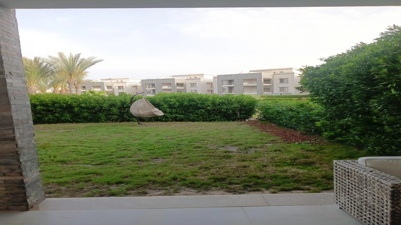 شالية للايجار 3 غرف اراضي بالحديقة  في قرية امواج الساحل الشمالي