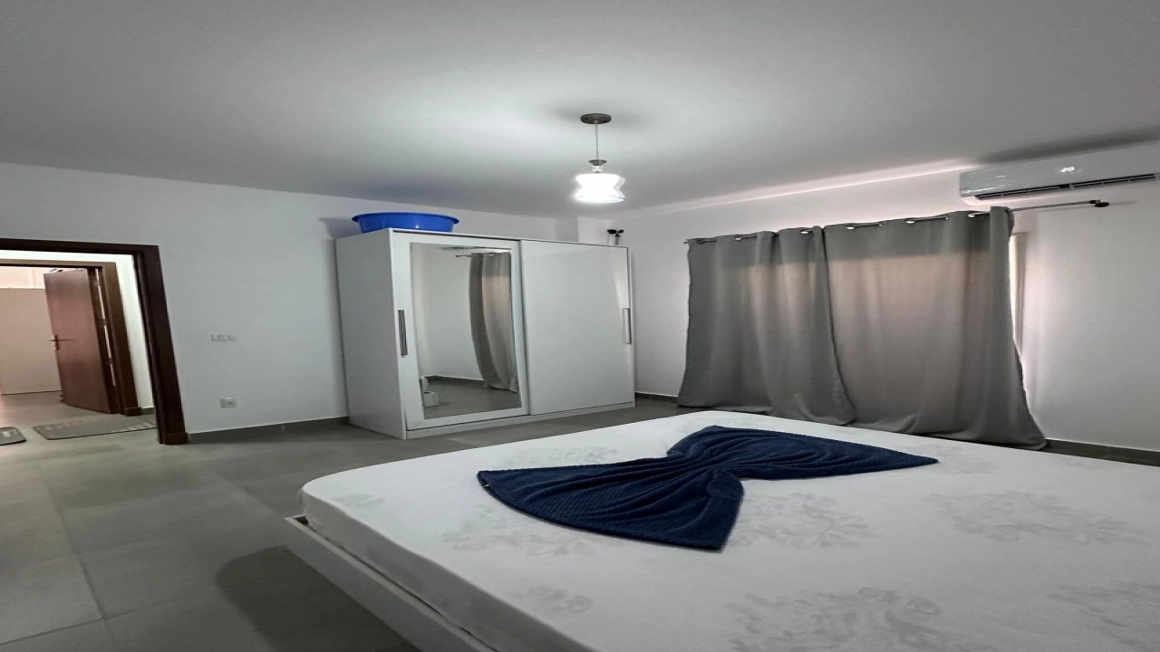 شالية للايجار 3 غرف اراضي بالحديقة  في قرية امواج الساحل الشمالي