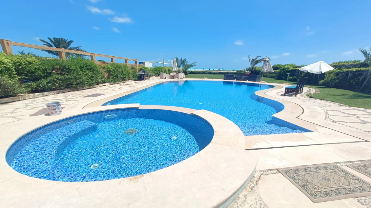 فيلا للإيجار في مارينا الساحل الشمالي 6 غرف نوم