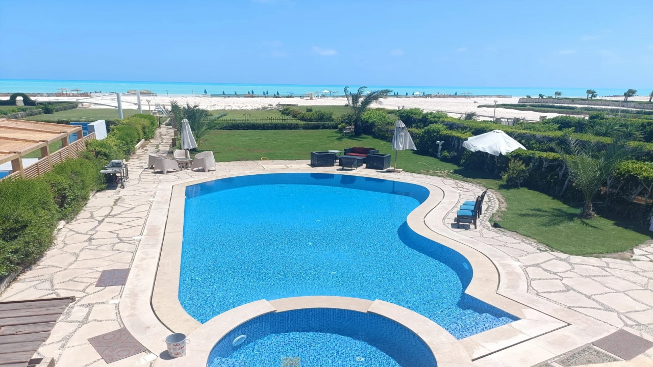 فيلا للإيجار في مارينا الساحل الشمالي 6 غرف نوم