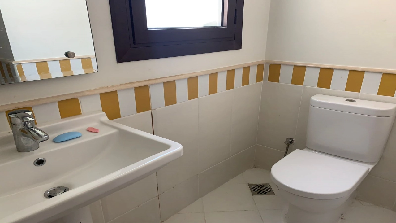 شالية 2 غرفة للايجار -- في الساحل الشمالي - بمراسي ( بلانكا )