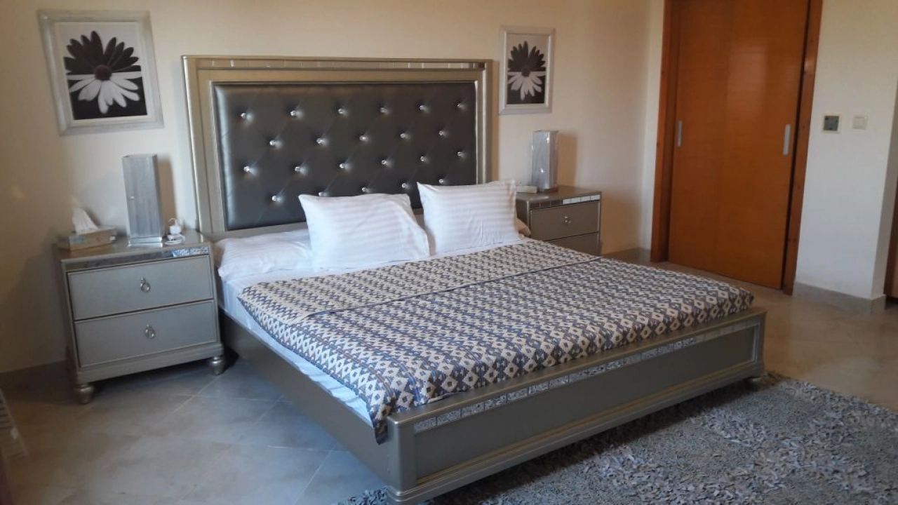 فيلا للايجار - في الساحل الشمالي - بمراسي ( فيرونا ) 5 غرف