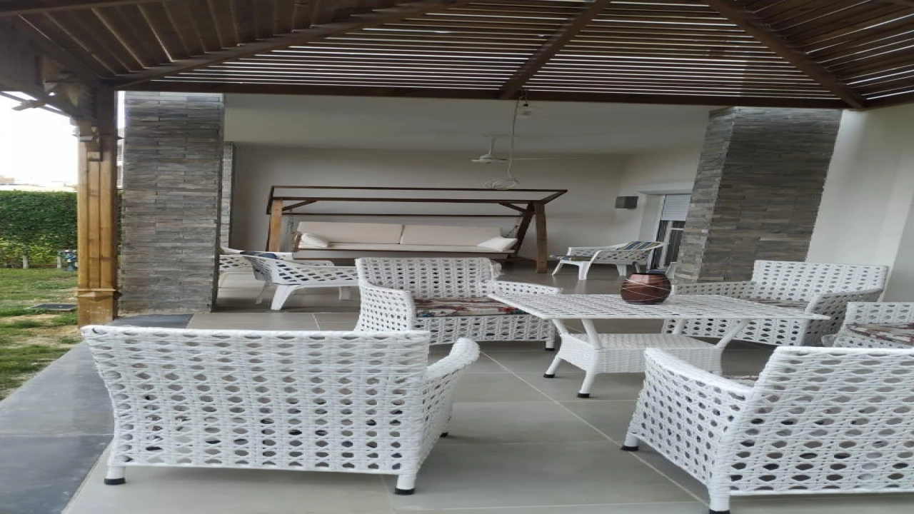 شاليه للإيجار في قرية امواج سيدي عبد الرحمن الساحل الشمالي 3 غرف نوم