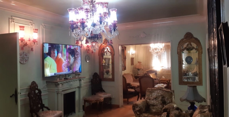 شقة للإيجار  في المهندسين تحتوي علي 4 غرف نوم + ريسبشن 3 قطع + 2 حمام + بلكونة بطول الشقة