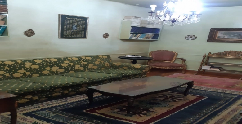 شقة للإيجار  في المهندسين تحتوي علي 4 غرف نوم + ريسبشن 3 قطع + 2 حمام + بلكونة بطول الشقة