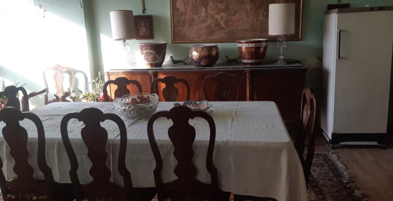 شقة للإيجار  في المهندسين تحتوي علي 4 غرف نوم + ريسبشن 3 قطع + 2 حمام + بلكونة بطول الشقة