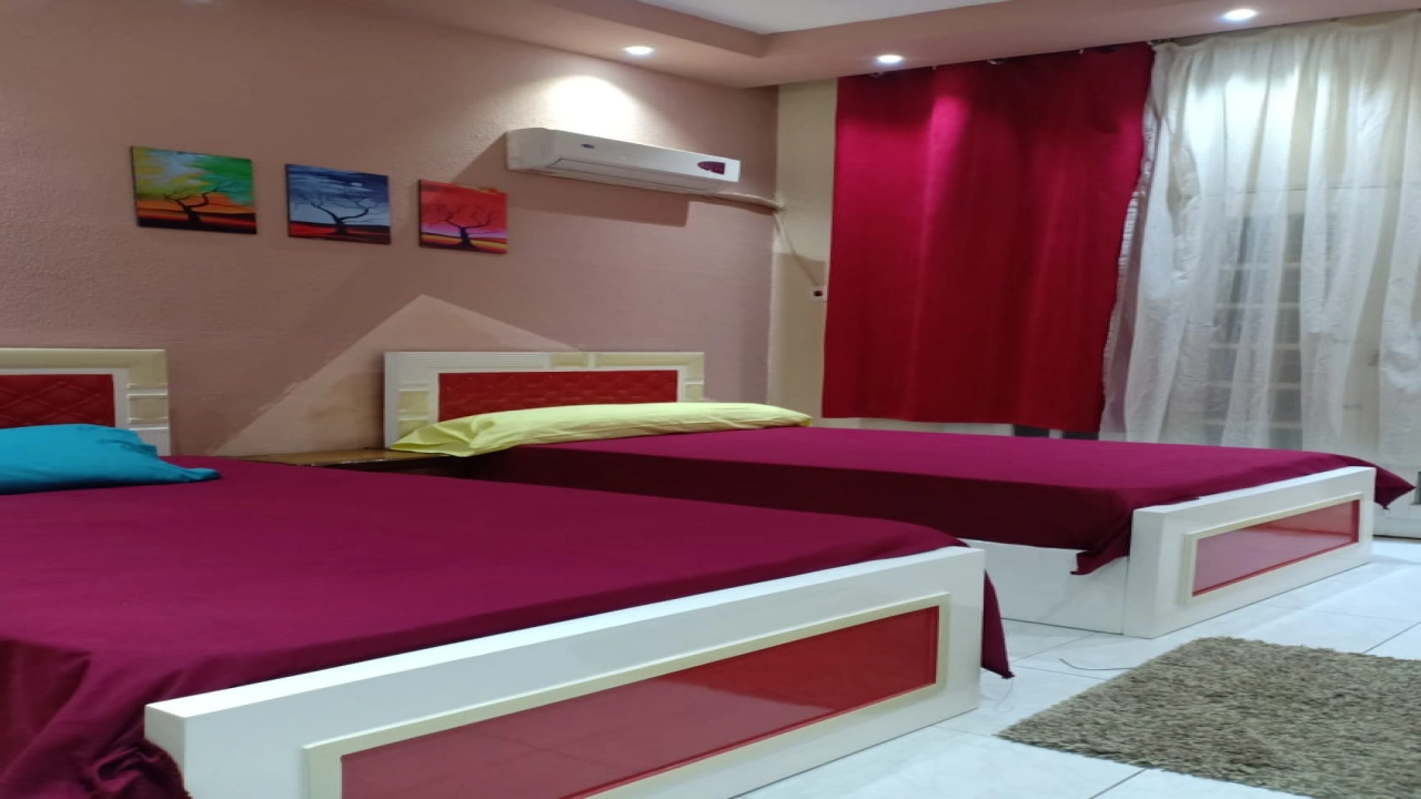 شالية للايجار فى مارينا 6  الساحال الشمالى متاح يوم جمعه1 15/8و سبت16/8