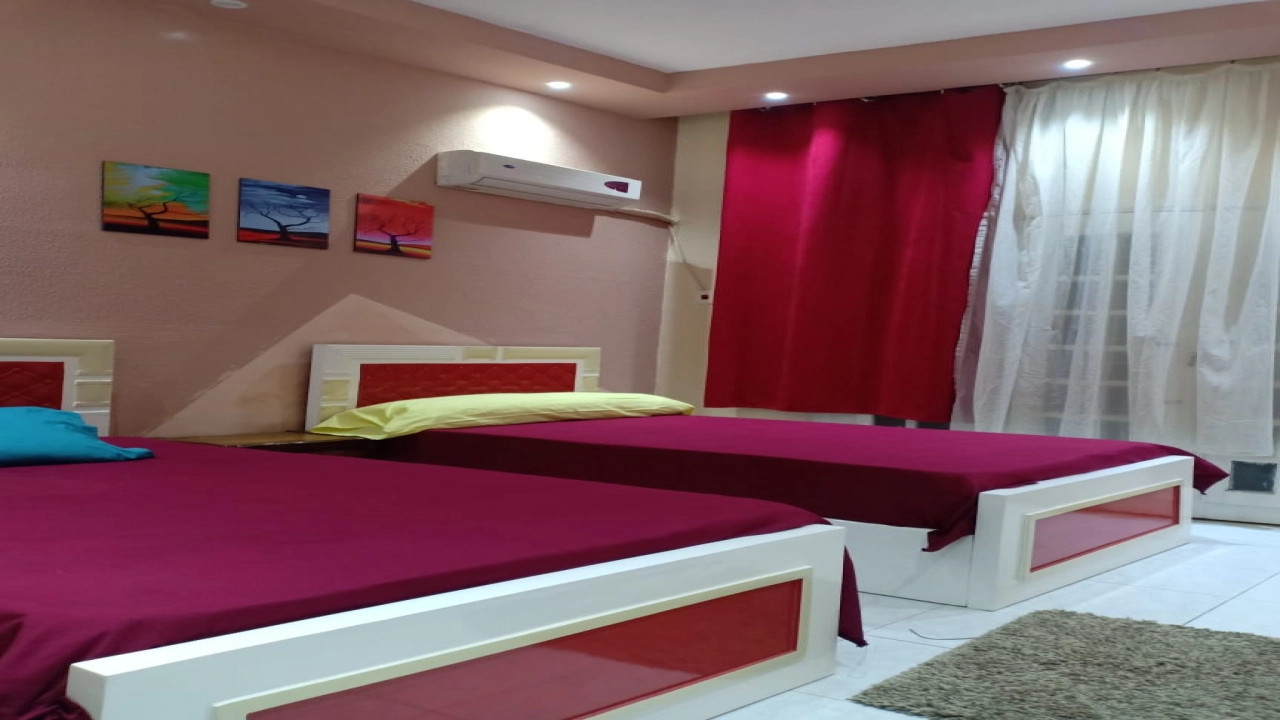 شالية للايجار فى مارينا 6  الساحال الشمالى متاح يوم جمعه1 15/8و سبت16/8