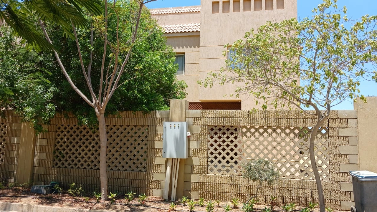 فيلا للبيع مساحه 250م - في كمبوند ايفر جرين 6- اكتوبر - امام المطار