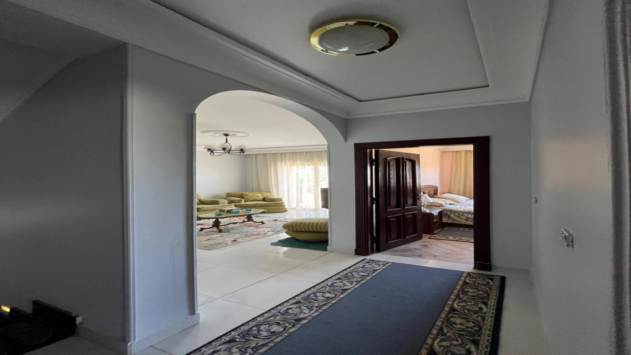 فيلا للبيع مساحه 250م - في كمبوند ايفر جرين 6- اكتوبر - امام المطار