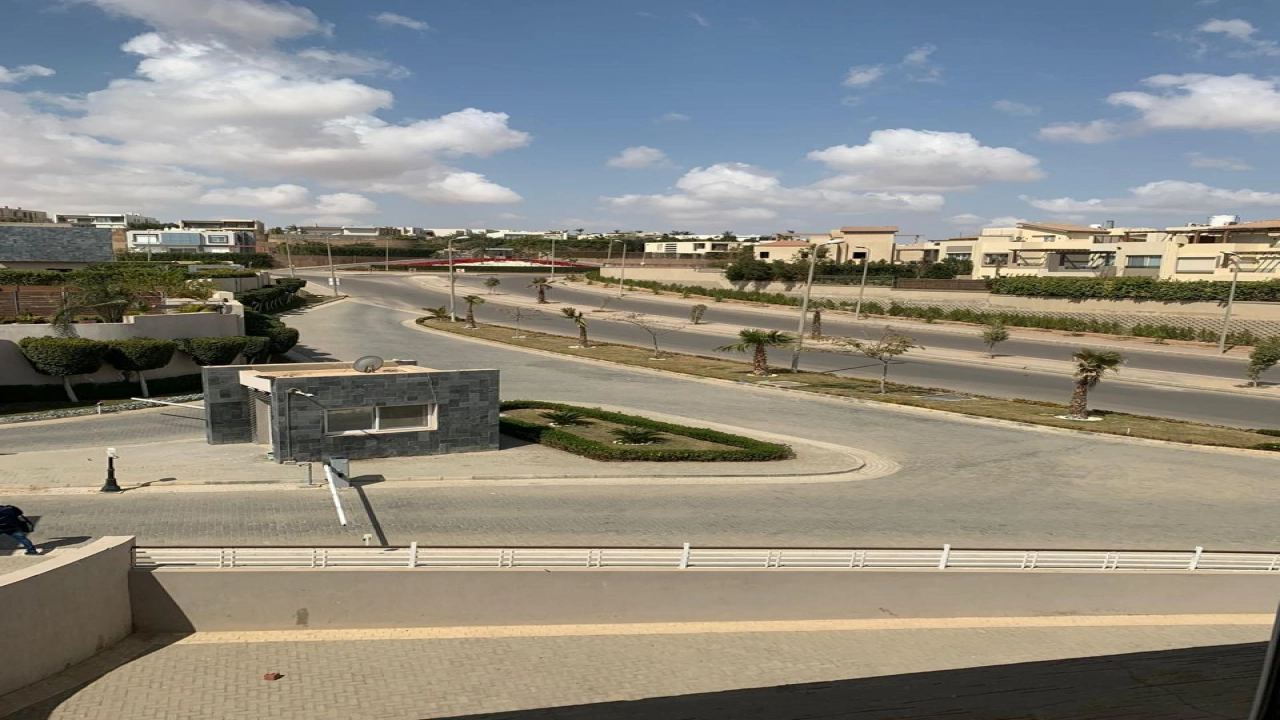 مكتب اداري 237م للبيع في الشيخ زايد