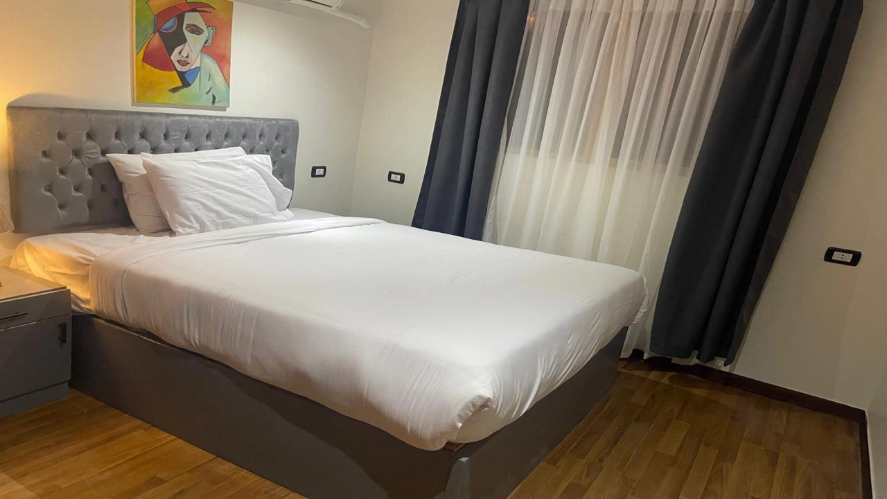 شقة ايجار مفروش في الزمالك  2 غرفة نوم وريسبشن  و 1 حمام ومطبخ