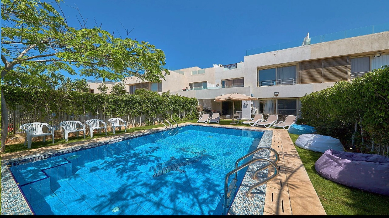 فيلا للايجار في هاسيندا باي ارضي 5غرف