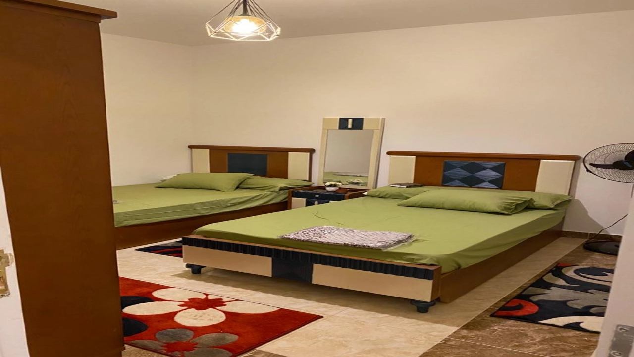 شاليه للايجار في كوان سيزر راس الحكمه ارضي 3غرف