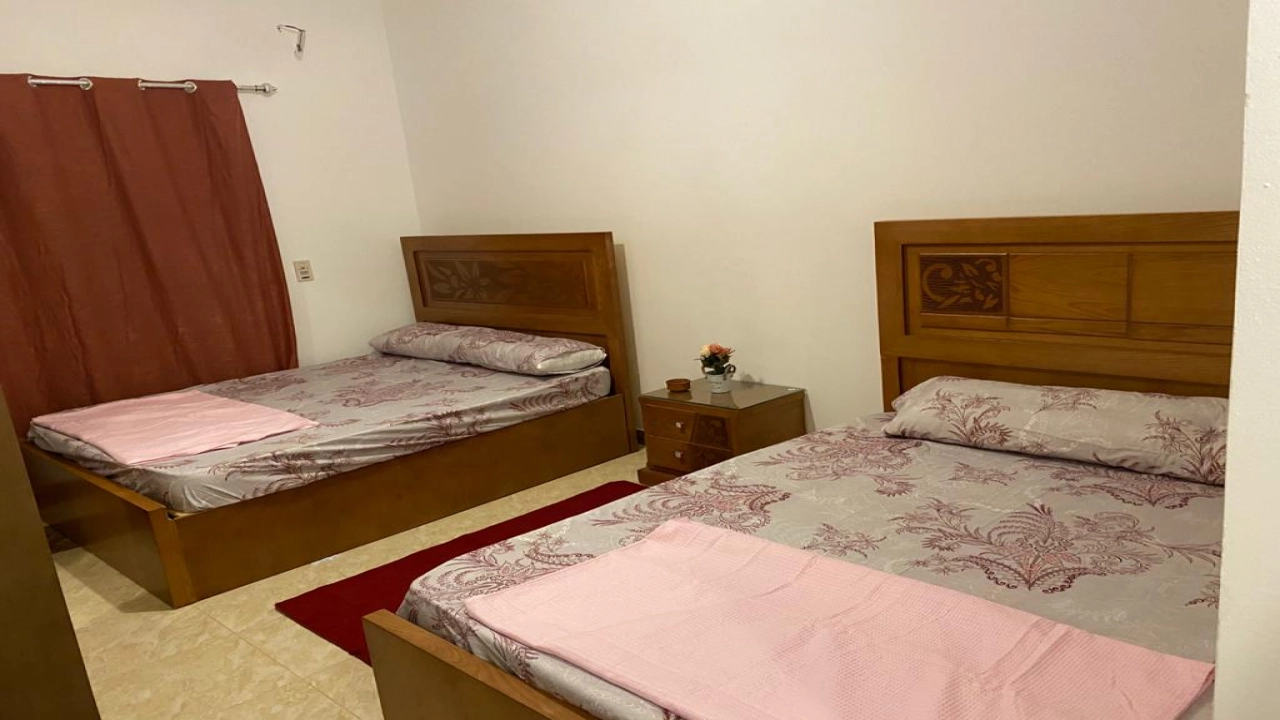 شاليه للايجار في كوان سيزر راس الحكمه ارضي 3غرف