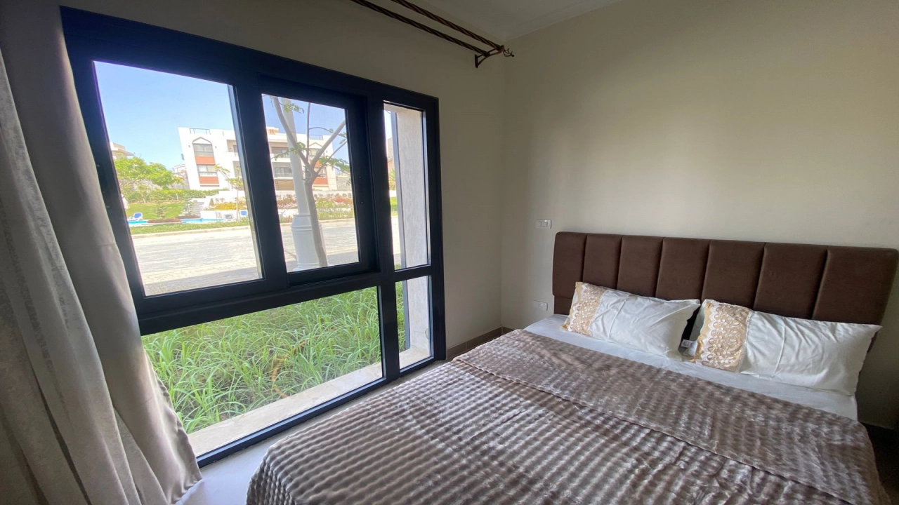 شاليه للايجار في جايا راس الحكمه ارضي بجاردن 3غرف