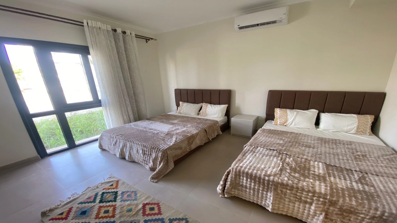 شاليه للايجار في جايا راس الحكمه ارضي بجاردن 3غرف