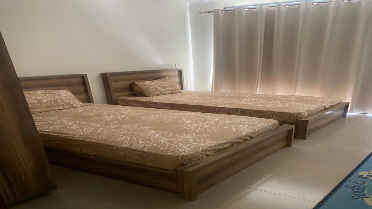 شاليه للايجار في جايا راس الحكمه ارضي 3غرف