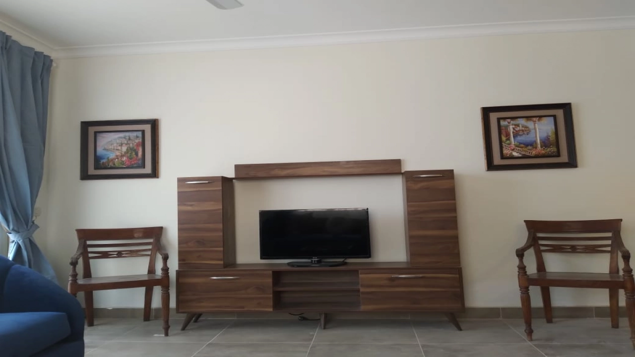 فيلا دوبلكس للايجار في تلال الساحل ارضي بجاردن 4غرف