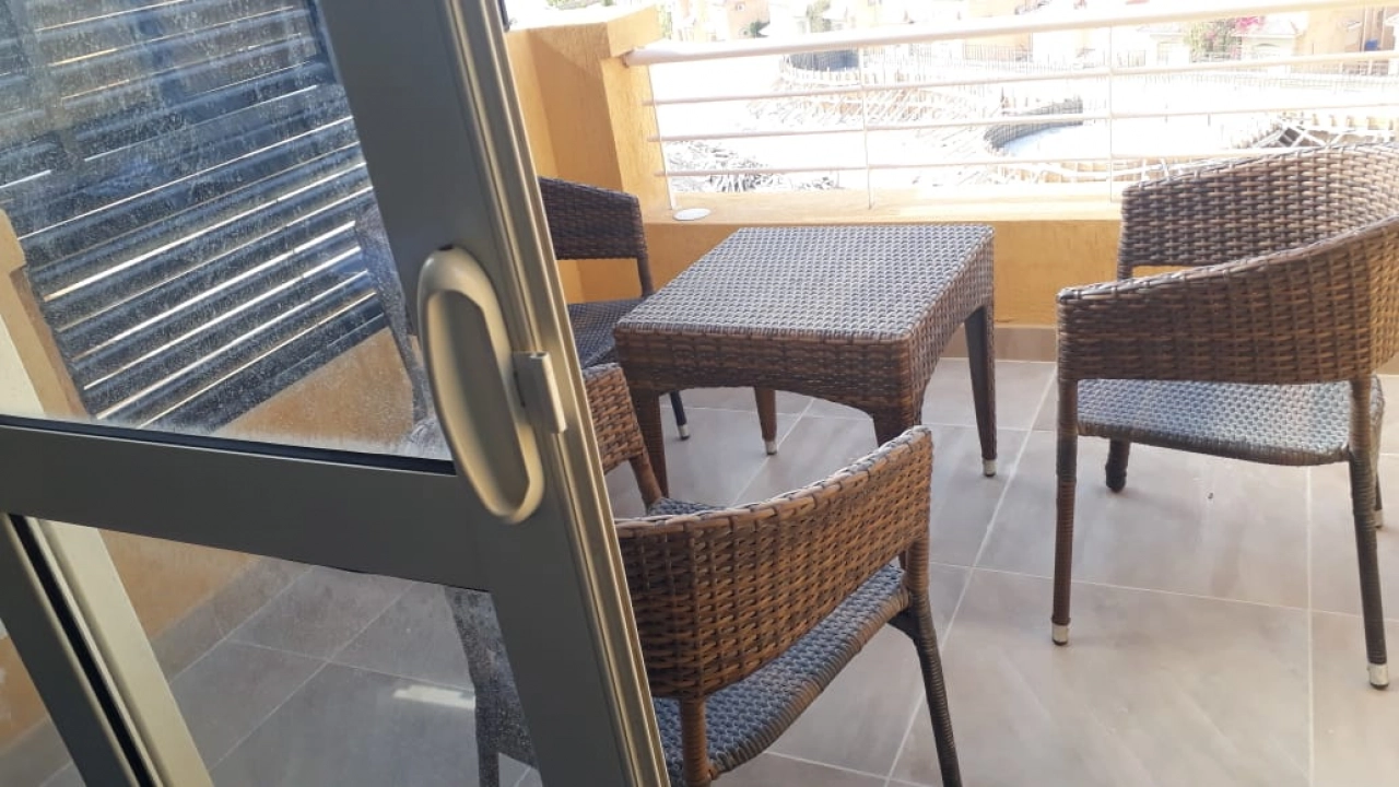 فيلا دوبلكس للايجار في تلال الساحل ارضي بجاردن 4غرف