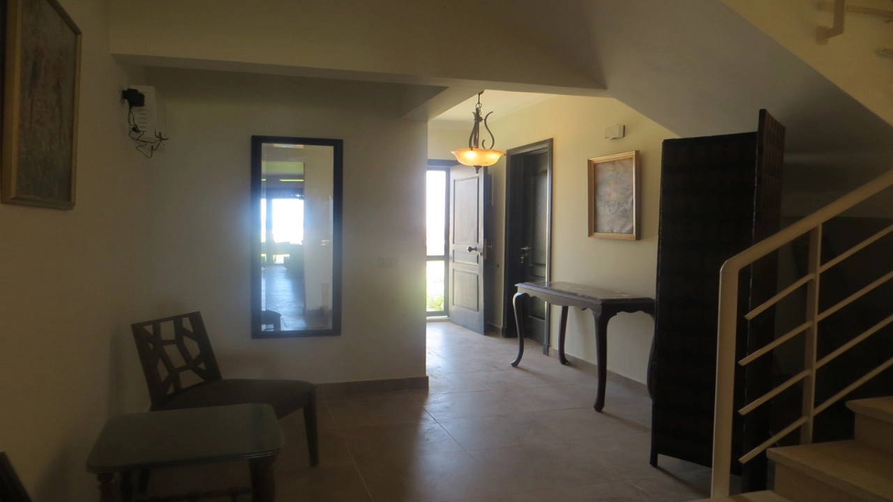 توين هاوس للايجار في تلال الساحل الشمالي ارضي بجاردن 4غرف