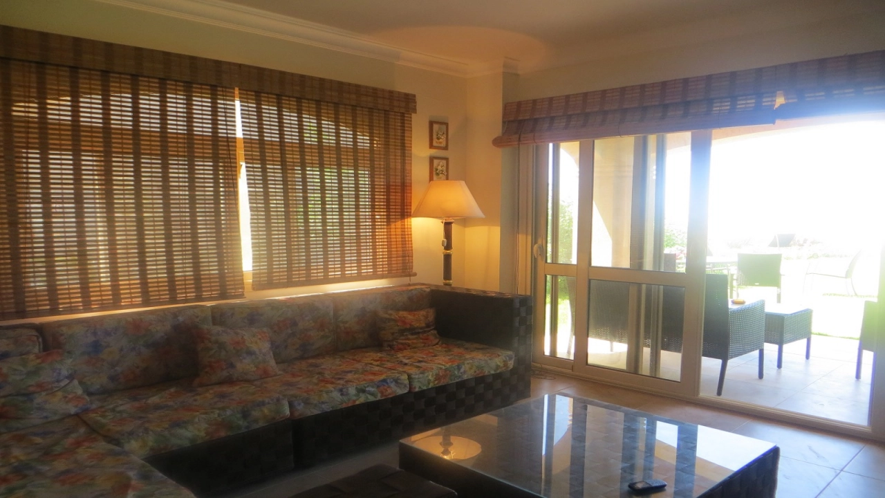 توين هاوس للايجار في تلال الساحل الشمالي ارضي بجاردن 4غرف