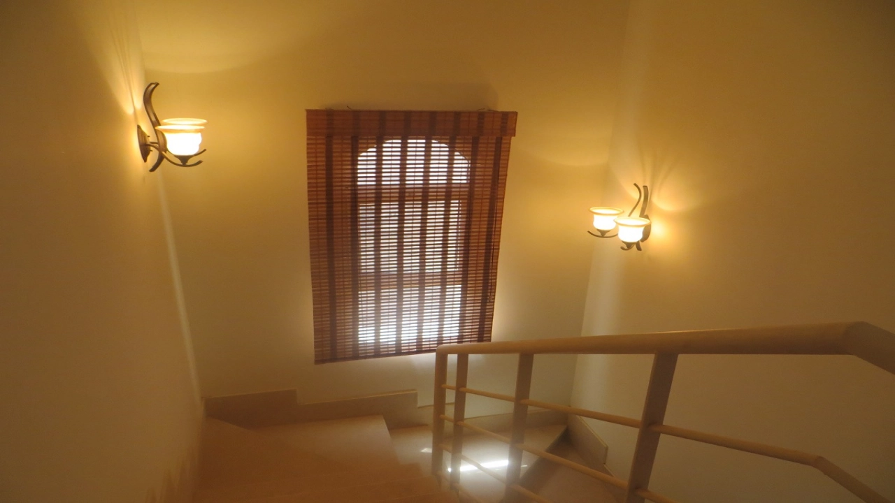 توين هاوس للايجار في تلال الساحل الشمالي ارضي بجاردن 4غرف