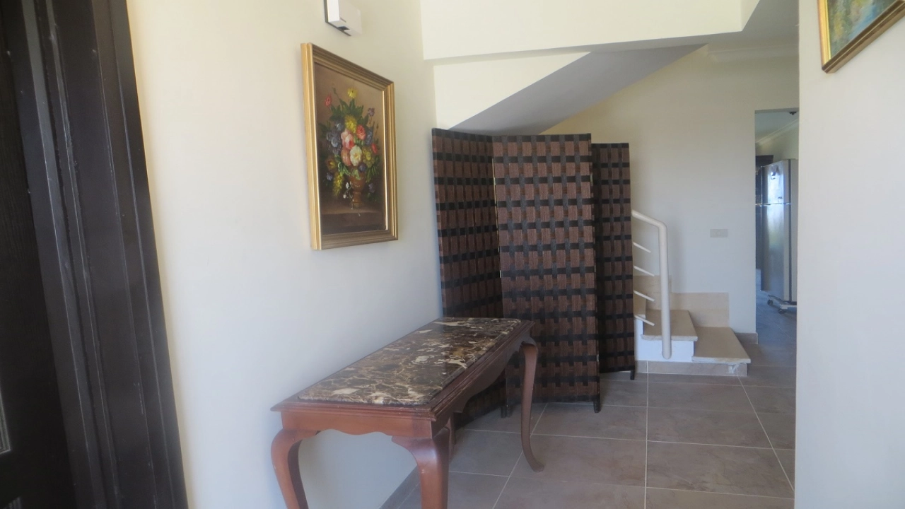 توين هاوس للايجار في تلال الساحل الشمالي ارضي بجاردن 4غرف