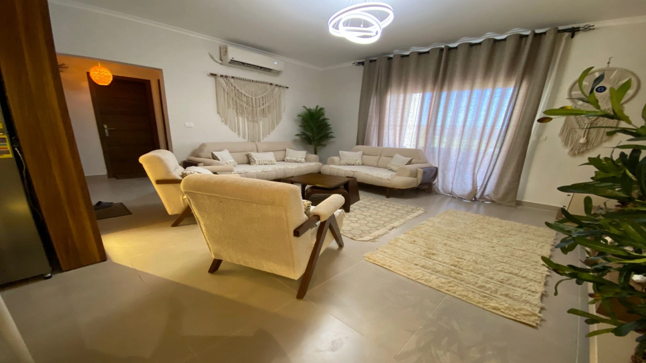 شاليه للايجار في جايا راس الحكمه غرفتين دور ارضي