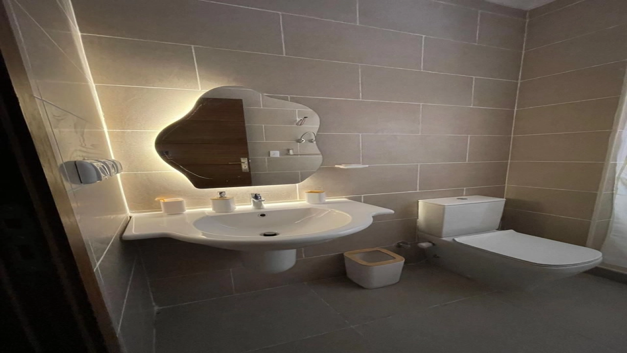 شاليه للايجار في جايا راس الحكمه غرفتين دور ارضي