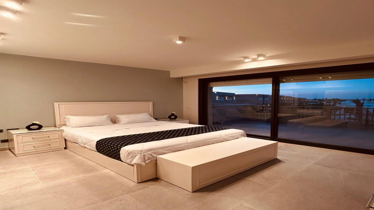 فيلا للايجار في بلايا راس الحكمة ارضي 4غرف