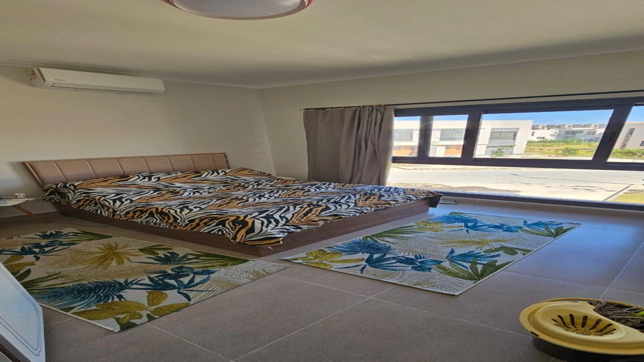 فيلا توين للايجار في جايا راس الحكمة ارضي بجاردن 6غرف