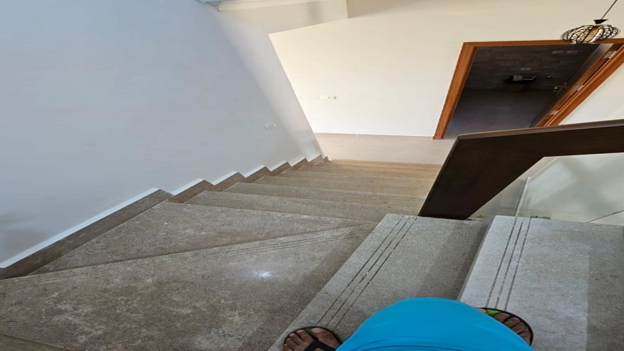 فيلا توين للايجار في جايا راس الحكمة ارضي بجاردن 6غرف