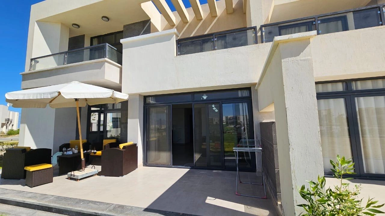 فيلا توين للايجار في جايا راس الحكمة ارضي بجاردن 6غرف