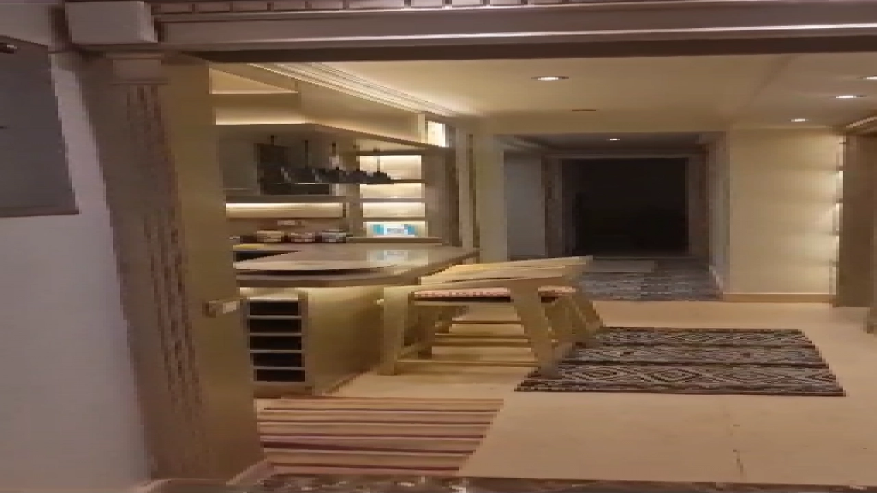 شقة مفروشة فرش فندقي مكونة من 3 غرف نوم و 3 حمام ريسبشن ومطبخ امريكيفي موقع مميز بالمهندسين وقريب من كل تاخدمات