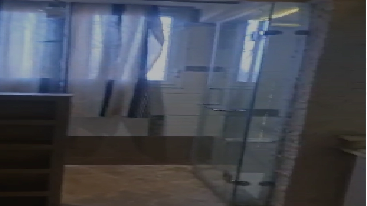 شقة مفروشة فرش فندقي مكونة من 3 غرف نوم و 3 حمام ريسبشن ومطبخ امريكيفي موقع مميز بالمهندسين وقريب من كل تاخدمات