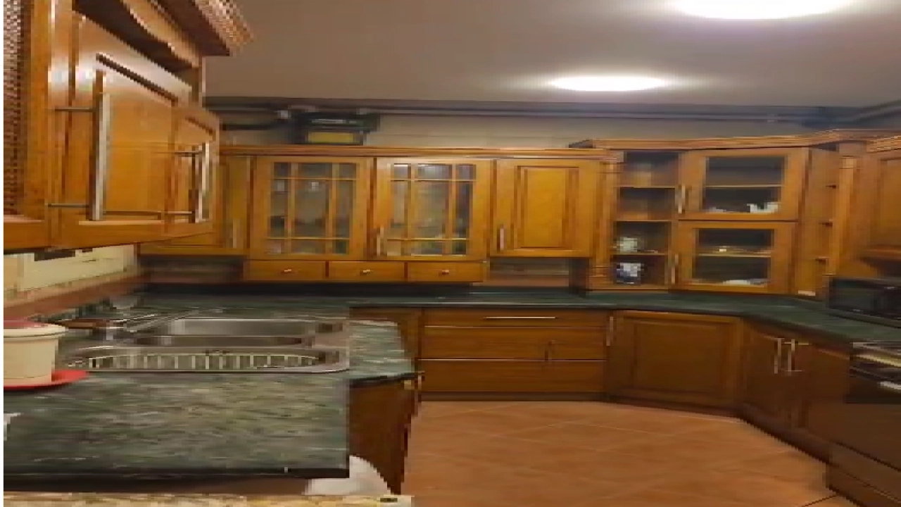 شقه  مفروشة للايجار مكونة من 3 غرف نوم 2 حمام وريسبشن 3 قطع  ومطبخ مجهز بالكامل