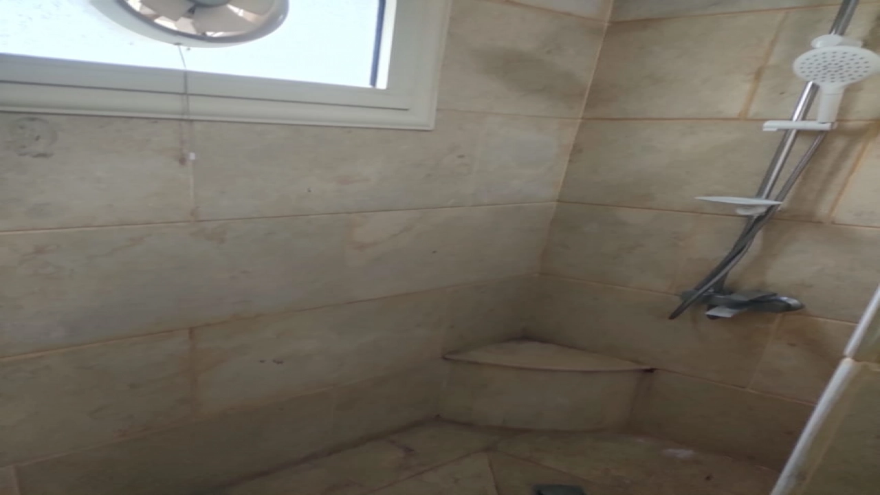 شقة مفروشة للايجار  ,,, 165 متر  , 3 غرف نوم  وريسبشن كبير ,, 2 حمام ,,, ومطبخ مكيفة بالكامل