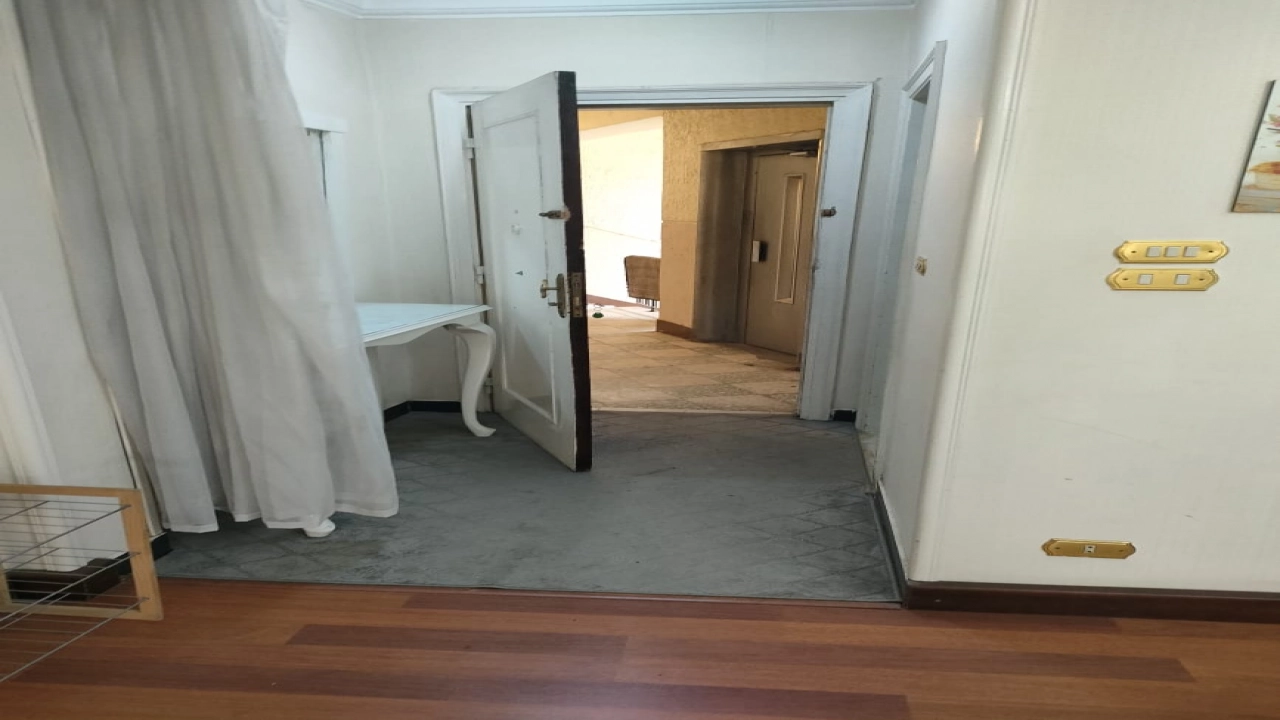 شقة مفروشة للايجار  ,,, 165 متر  , 3 غرف نوم  وريسبشن كبير ,, 2 حمام ,,, ومطبخ مكيفة بالكامل