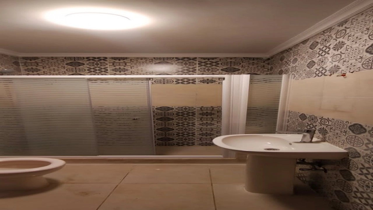 شقة للايجار نصف مفروش في كمبوند في التجمع 4 غرف نوم و4 حمام وريسبشن 4 قطع ومطبخ