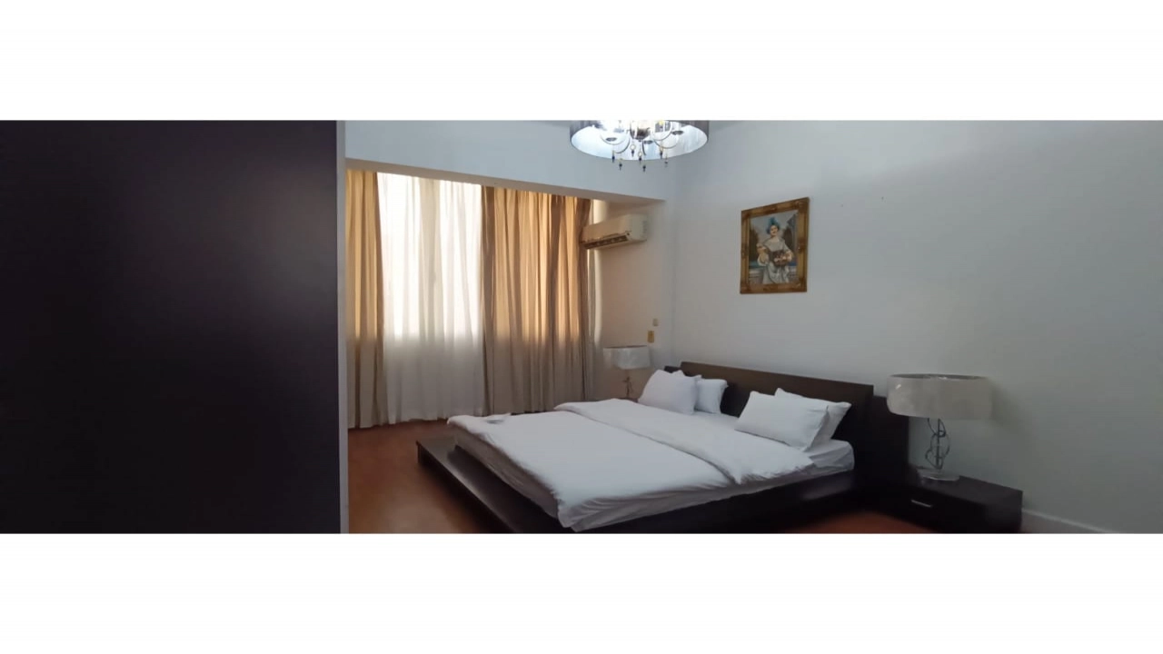 شقة للاجار مفروشة في الزمالك  مكونة من 3 غرفة وريسبشن 3 قطع ومطبخ كبير و2 حمام