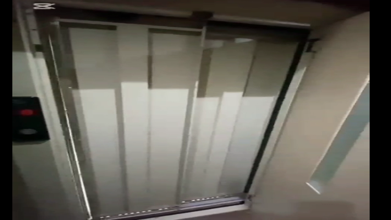 شقة مفروشة  للايجار مكونة من  3 غرف نوم و 2 حمام وريسبشن ومطبخ