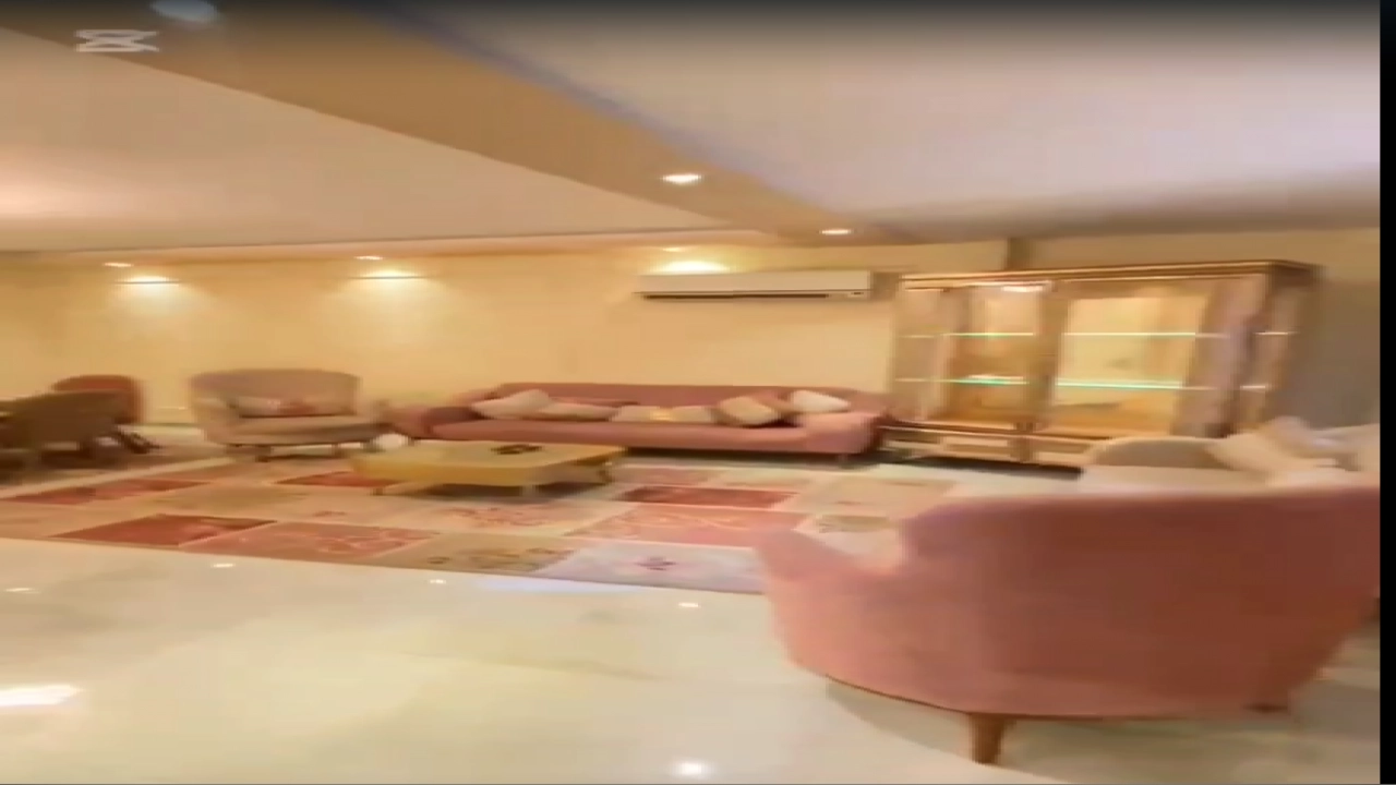 شقة مفروشة  للايجار مكونة من  3 غرف نوم و 2 حمام وريسبشن ومطبخ